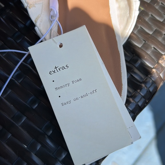 NWT Women’s White Mules Size 6 - Picture 8 of 9